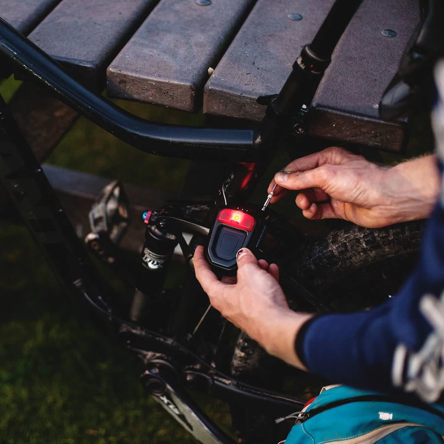 Hiplok FLX - Kombinations-Kabelschloss Mit Rücklicht - Black (Schwarz) 4 Hiplok FLX - Kombinations-Kabelschloss Mit Rücklicht - Black (Schwarz) – Bild 2