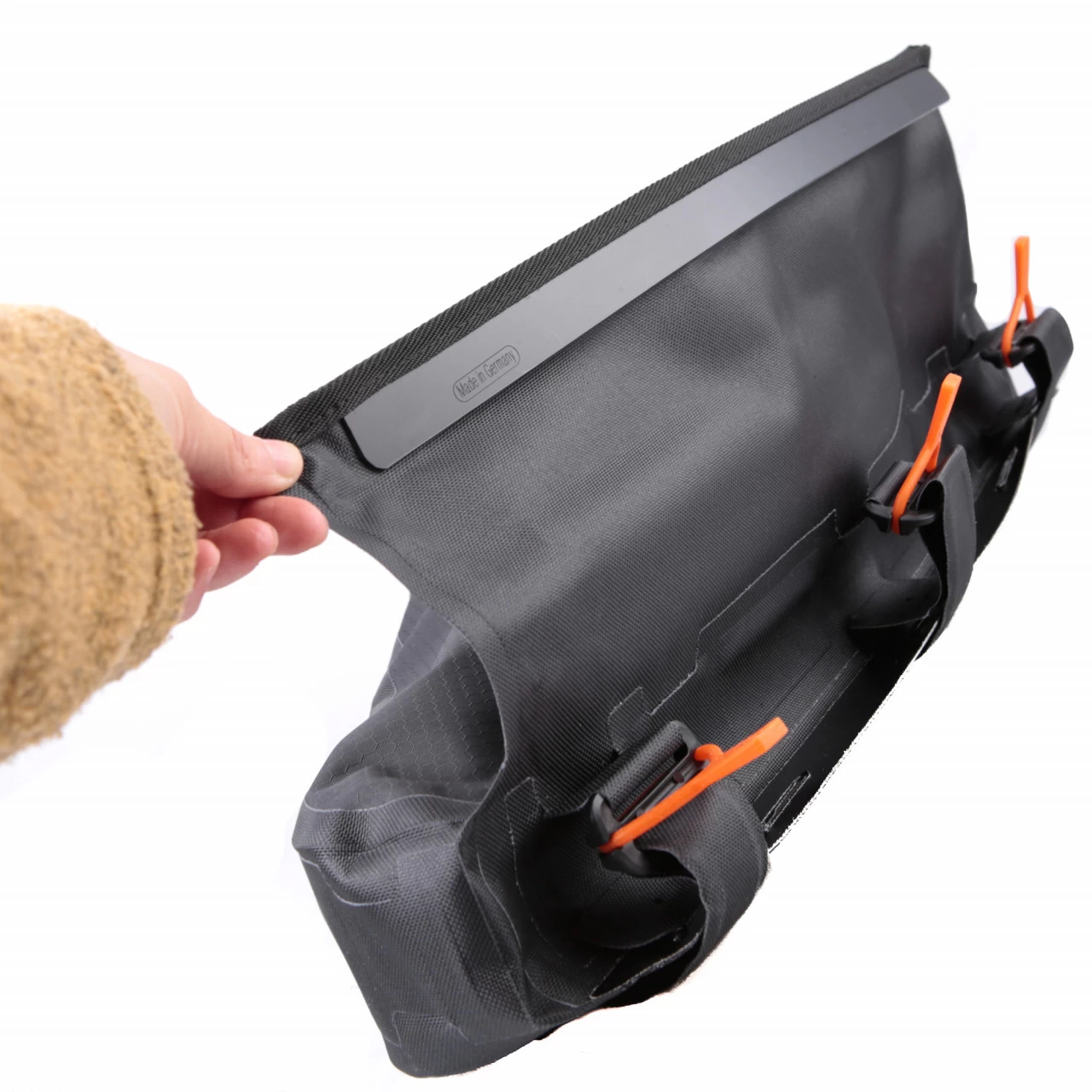 ORTLIEB Frame-Pack Wasserabweisende Rahmentasche Mit Rolltop - 6 Liter, Schwarz 7 ORTLIEB Frame-Pack Wasserabweisende Rahmentasche Mit Rolltop - 6 Liter, Schwarz – Bild 5