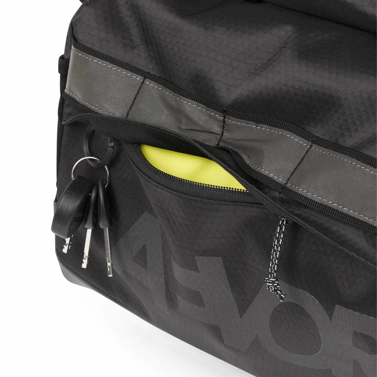 AEVOR Triple Bike Bag Proof Black Lenkertasche - Auch Als Messenger Und Sling 15 L - Schwarz 6 AEVOR Triple Bike Bag Proof Black Lenkertasche - Auch Als Messenger Und Sling 15 L - Schwarz – Bild 4