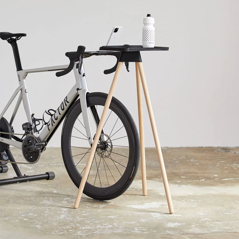 Tons Race Table Natural Oak + Towel Holder - Hometrainer-Tisch Mit Handtuchhalter 4 Tons Race Table Natural Oak + Towel Holder - Hometrainer-Tisch Mit Handtuchhalter – Bild 2