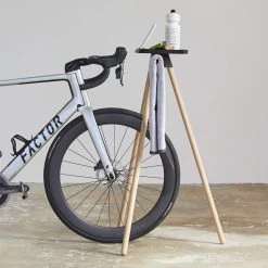 Tons Race Table Natural Oak + Towel Holder - Hometrainer-Tisch Mit Handtuchhalter 11 Tons Race Table Natural Oak + Towel Holder - Hometrainer-Tisch Mit Handtuchhalter -Fahrradausrüstung 68924403 04ipCfcNDyrPrLa 1280x1280