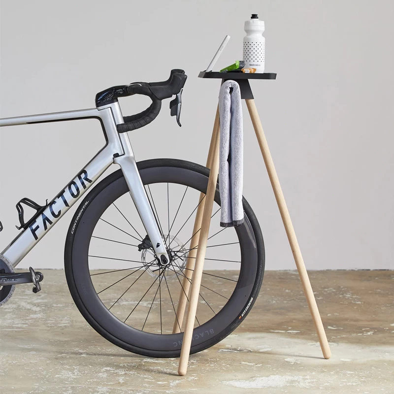 Tons Race Table Natural Oak + Towel Holder - Hometrainer-Tisch Mit Handtuchhalter 6 Tons Race Table Natural Oak + Towel Holder - Hometrainer-Tisch Mit Handtuchhalter – Bild 4