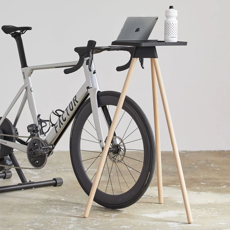 Tons Race Table Natural Oak + Towel Holder - Hometrainer-Tisch Mit Handtuchhalter 8 Tons Race Table Natural Oak + Towel Holder - Hometrainer-Tisch Mit Handtuchhalter – Bild 6