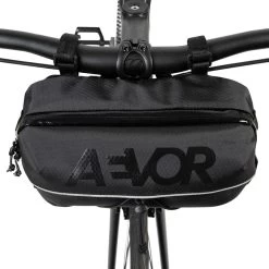 AEVOR Bar Bag Proof Black Lenker- Und Slingtasche 4 Liter - Schwarz -Fahrradausrüstung 68925497 05 1280x1280